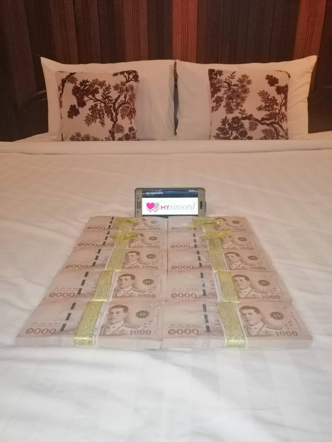 สินสอดเงินสด 1,000,000 บาท พี่เล็กส่งมอบสินสอดในจังหวัดหนึ่งทางภาคใต้ ในวันสำคัญที่สุดของคู่บ่าวสาว ความลับของลูกค้าสำคัญที่สุด ไม่มีเช็คอิน ไม่มีรีวิวภาพบรรยากาศในงานแต่งงาน บริการให้เช่าสินสอดทองหมั้น อันดับ 1 ดีที่สุด ราคาถูกที่สุด เรากล้าการันตีคุณภาพ สอบถามเช็คคิวงานได้ตลอด 24 ชม. Tel: 098-948-4677 พี่เล็ก Line id : 0989484677 หรือ กด link ด้านล่างเลยครับ https://line.me/ti/p/CkJn_gHJH6 Official website : http://www.mysinsord.com facebook : https://www.facebook.com/mysinsord Instagram : https://www.secure.instagram.com/mysinsord/ TikTok : https://www.tiktok.com/@mysinsord YouTube : https://www.youtube.com/channel/UCaOiB68kD6zuCOcOsJD0FIg เพียงคุณเตรียมแค่พาน ส่วนสินสอดทองหมั้นให้เราดูแล เราจะเติมเต็มงานแต่งงานในฝันของทุกคู่รักให้สมบูรณ์แบบยิ่งขึ้น Mysinsord ทุ่มเทในทุกๆงาน เราจะบริการให้ดีที่สุด ตรงต่อเวลา ทำไมต้องใช้บริการกับเรา มั่นใจได้ ด้วยประสบการณ์ที่เราให้บริการเช่าสินสอด ทองหมั้น มากกว่า 10 ปี บริการคู่บ่าวสาวมากกว่า 100 คู่ จนได้รับการบอกต่อในการบริการที่ดีเยี่ยม ตรงต่อเวลา มีสำนักงานที่ตั้งเป็นหลักแหล่งแน่นอน ติดต่อสอบถามข้อมูลได้ตลอดเวลา ราคาที่คุ้มค่าและคุณภาพดีเยี่ยม บริการเช่าสินสอดของ mysinsord.com รับประกันเงิน และทองคำ เป็นของแท้ 100% สามารถตรวจสอบได้ ในส่วนราคา เรานำเสนอราคาถูกและคุ้มค่า เรามีราคาโปรโมชั่นสำหรับเช่าเงินสด พร้อมทองคำแท่ง ในราคาที่ถูกยิ่งขึ้น บริการที่ดีเยี่ยม ใส่ใจดูแลดุจญาติ mysinsord.com เราให้บริการเช่าสินสอด ทองหมั้น มากกว่า 10 ปี บริการคู่บ่าวสาวมากกว่า 100 คู่ จนได้รับการบอกต่อในการบริการที่ดีเยี่ยม ตรงต่อเวลา ใส่ใจดูแลดุจญาติ เงินสินสอด เราใช้เงินธนบัตรใหม่ทั้งหมด ไม่ใช้เงินหมุนเวียนจากงานแต่งงานที่หนึ่ง ไปใช้อีกงานหนึ่ง เพื่อให้มั่นใจได้ว่า จะได้รับเงินธนบัตรใหม่ทั้งหมด ทองหมั้น เราใช้ทองคำแท่งใหม่ จากร้านฮั้วเซ่งฮง เยาวราช ไม่มีเช็คอิน ไม่มีรีวิว ไม่มีรีวิวภาพบรรยากาศในงานแต่งงาน สัญญาเช่าสินสอด ในการเช่าสินสอด เราทำเป็นสัญญาเช่าสินสอดชัดเจน เพื่อความมั่นใจทั้งสองฝ่าย เรายึดถือสัญญาเช่าสินสอด เป็นสำคัญ ใบเสร็จรับเงินค่าเช่าสินสอด เมื่อรับเงินค่าเช่าสินสอด จะมีใบเสร็จรับเงินมอบให้เพื่อเป็นหลักฐานสำคัญ จัดส่งสินสอดทั่วประเทศ เราให้บริการจัดส่งสินสอดถึงที่ทั่วไทย ตรงเวลา #เช่าสินสอด #เช่าสินสอดของหมั้น #เช่าสินสอดทั่วไทย #เช่าสินสอดโคราช #เช่าสินสอดทองหมั้น #เช่าสินสอดแต่งงาน #เช่าสินสอดมืออาชีพ #เช่าสินสอดเชื่อถือได้ #เช่าสินสอดงานแต่ง #เช่าสินสอดภาคกลาง # เช่าสินสอดราคาถูก