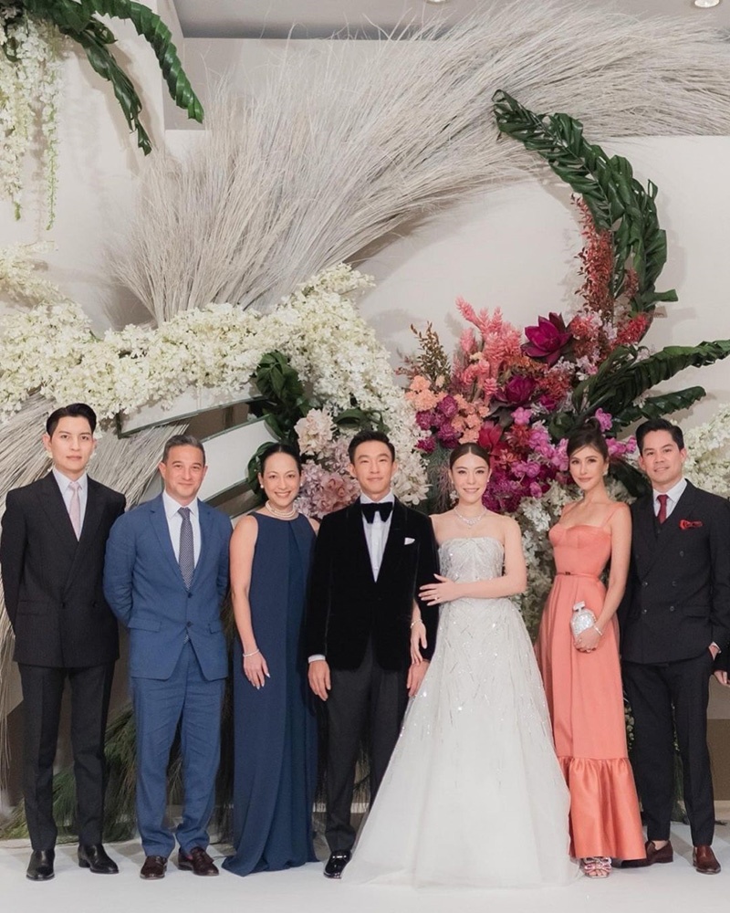 บริการให้เช่าสินสอดทองหมั้น อันดับ 1 ดีที่สุด ราคาถูกที่สุด เรากล้าการันตีคุณภาพ สอบถามเช็คคิวงานได้ตลอด 24 ชม. Tel/Line 098-948-4677 พี่เล็ก Line id : 0989484677 หรือ กด link ด้านล่างเลยครับ https://line.me/ti/p/CkJn_gHJH6 Official website : http://www.mysinsord.com facebook : https://www.facebook.com/mysinsord Instagram : https://www.secure.instagram.com/mysinsord/ TikTok : https://www.tiktok.com/@mysinsord YouTube : https://www.youtube.com/channel/UCaOiB68kD6zuCOcOsJD0FIg เพียงคุณเตรียมแค่พาน ส่วนสินสอดทองหมั้นให้เราดูแล เราจะเติมเต็มงานแต่งงานในฝันของทุกคู่รักให้สมบูรณ์แบบยิ่งขึ้น Mysinsord ทุ่มเทในทุกๆงาน เราจะบริการให้ดีที่สุด ตรงต่อเวลา ทำไมต้องใช้บริการกับเรา มั่นใจได้ ด้วยประสบการณ์ที่เราให้บริการเช่าสินสอด ทองหมั้น มากกว่า 10 ปี บริการคู่บ่าวสาวมากกว่า 100 คู่ จนได้รับการบอกต่อในการบริการที่ดีเยี่ยม ตรงต่อเวลา มีสำนักงานที่ตั้งเป็นหลักแหล่งแน่นอน ติดต่อสอบถามข้อมูลได้ตลอดเวลา ราคาที่คุ้มค่าและคุณภาพดีเยี่ยม บริการเช่าสินสอดของ mysinsord.com รับประกันเงิน และทองคำ เป็นของแท้ 100% สามารถตรวจสอบได้ ในส่วนราคา เรานำเสนอราคาถูกและคุ้มค่า เรามีราคาโปรโมชั่นสำหรับเช่าเงินสด พร้อมทองคำแท่ง ในราคาที่ถูกยิ่งขึ้น บริการที่ดีเยี่ยม ใส่ใจดูแลดุจญาติ mysinsord.com เราให้บริการเช่าสินสอด ทองหมั้น มากกว่า 10 ปี บริการคู่บ่าวสาวมากกว่า 100 คู่ จนได้รับการบอกต่อในการบริการที่ดีเยี่ยม ตรงต่อเวลา ใส่ใจดูแลดุจญาติ เงินสินสอด เราใช้เงินธนบัตรใหม่ทั้งหมด ไม่ใช้เงินหมุนเวียนจากงานแต่งงานที่หนึ่ง ไปใช้อีกงานหนึ่ง เพื่อให้มั่นใจได้ว่า จะได้รับเงินธนบัตรใหม่ทั้งหมด ทองหมั้น เราใช้ทองคำแท่งใหม่ จากร้านฮั้วเซ่งฮง เยาวราช ไม่มีเช็คอิน ไม่มีรีวิว ไม่มีรีวิวภาพบรรยากาศในงานแต่งงาน สัญญาเช่าสินสอด ในการเช่าสินสอด เราทำเป็นสัญญาเช่าสินสอดชัดเจน เพื่อความมั่นใจทั้งสองฝ่าย เรายึดถือสัญญาเช่าสินสอด เป็นสำคัญ ใบเสร็จรับเงินค่าเช่าสินสอด เมื่อรับเงินค่าเช่าสินสอด จะมีใบเสร็จรับเงินมอบให้เพื่อเป็นหลักฐานสำคัญ จัดส่งสินสอดทั่วประเทศ เราให้บริการจัดส่งสินสอดถึงที่ทั่วไทย ตรงเวลา #เช่าสินสอด #เช่าสินสอดของหมั้น #เช่าสินสอดทั่วไทย #เช่าสินสอดโคราช #เช่าสินสอดทองหมั้น #เช่าสินสอดแต่งงาน #เช่าสินสอดมืออาชีพ #เช่าสินสอดเชื่อถือได้ #เช่าสินสอดงานแต่ง #เช่าสินสอดภาคกลาง # เช่าสินสอดราคาถูก