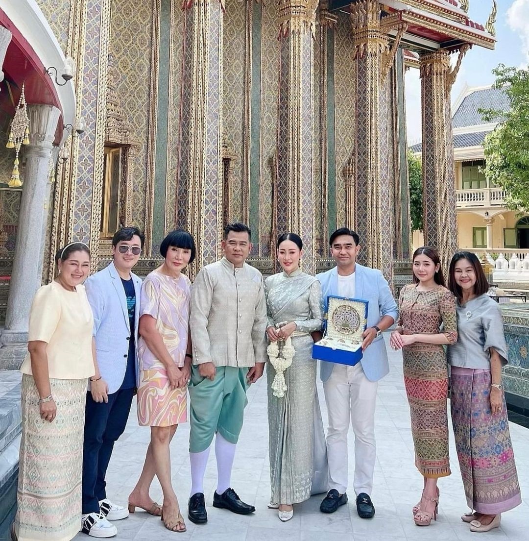 บริการให้เช่าสินสอดทองหมั้น อันดับ 1 ดีที่สุด ราคาถูกที่สุด เรากล้าการันตีคุณภาพ สอบถามเช็คคิวงานได้ตลอด 24 ชม. Tel/Line 098-948-4677 พี่เล็ก Line id : 0989484677 หรือ กด link ด้านล่างเลยครับ https://line.me/ti/p/CkJn_gHJH6 Official website : http://www.mysinsord.com facebook : https://www.facebook.com/mysinsord Instagram : https://www.secure.instagram.com/mysinsord/ TikTok : https://www.tiktok.com/@mysinsord YouTube : https://www.youtube.com/channel/UCaOiB68kD6zuCOcOsJD0FIg เพียงคุณเตรียมแค่พาน ส่วนสินสอดทองหมั้นให้เราดูแล เราจะเติมเต็มงานแต่งงานในฝันของทุกคู่รักให้สมบูรณ์แบบยิ่งขึ้น Mysinsord ทุ่มเทในทุกๆงาน เราจะบริการให้ดีที่สุด ตรงต่อเวลา ทำไมต้องใช้บริการกับเรา มั่นใจได้ ด้วยประสบการณ์ที่เราให้บริการเช่าสินสอด ทองหมั้น มากกว่า 10 ปี บริการคู่บ่าวสาวมากกว่า 100 คู่ จนได้รับการบอกต่อในการบริการที่ดีเยี่ยม ตรงต่อเวลา มีสำนักงานที่ตั้งเป็นหลักแหล่งแน่นอน ติดต่อสอบถามข้อมูลได้ตลอดเวลา ราคาที่คุ้มค่าและคุณภาพดีเยี่ยม บริการเช่าสินสอดของ mysinsord.com รับประกันเงิน และทองคำ เป็นของแท้ 100% สามารถตรวจสอบได้ ในส่วนราคา เรานำเสนอราคาถูกและคุ้มค่า เรามีราคาโปรโมชั่นสำหรับเช่าเงินสด พร้อมทองคำแท่ง ในราคาที่ถูกยิ่งขึ้น บริการที่ดีเยี่ยม ใส่ใจดูแลดุจญาติ mysinsord.com เราให้บริการเช่าสินสอด ทองหมั้น มากกว่า 10 ปี บริการคู่บ่าวสาวมากกว่า 100 คู่ จนได้รับการบอกต่อในการบริการที่ดีเยี่ยม ตรงต่อเวลา ใส่ใจดูแลดุจญาติ เงินสินสอด เราใช้เงินธนบัตรใหม่ทั้งหมด ไม่ใช้เงินหมุนเวียนจากงานแต่งงานที่หนึ่ง ไปใช้อีกงานหนึ่ง เพื่อให้มั่นใจได้ว่า จะได้รับเงินธนบัตรใหม่ทั้งหมด ทองหมั้น เราใช้ทองคำแท่งใหม่ จากร้านฮั้วเซ่งฮง เยาวราช ไม่มีเช็คอิน ไม่มีรีวิว ไม่มีรีวิวภาพบรรยากาศในงานแต่งงาน สัญญาเช่าสินสอด ในการเช่าสินสอด เราทำเป็นสัญญาเช่าสินสอดชัดเจน เพื่อความมั่นใจทั้งสองฝ่าย เรายึดถือสัญญาเช่าสินสอด เป็นสำคัญ ใบเสร็จรับเงินค่าเช่าสินสอด เมื่อรับเงินค่าเช่าสินสอด จะมีใบเสร็จรับเงินมอบให้เพื่อเป็นหลักฐานสำคัญ จัดส่งสินสอดทั่วประเทศ เราให้บริการจัดส่งสินสอดถึงที่ทั่วไทย ตรงเวลา #เช่าสินสอด #เช่าสินสอดของหมั้น #เช่าสินสอดทั่วไทย #เช่าสินสอดโคราช #เช่าสินสอดทองหมั้น #เช่าสินสอดแต่งงาน #เช่าสินสอดมืออาชีพ #เช่าสินสอดเชื่อถือได้ #เช่าสินสอดงานแต่ง #เช่าสินสอดภาคกลาง # เช่าสินสอดราคาถูก